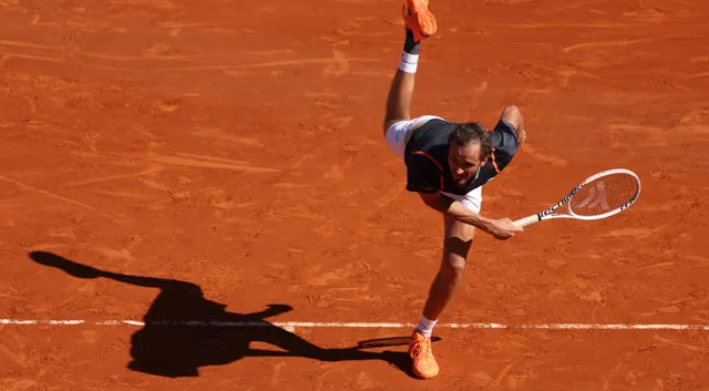 Vòng 3 Madrid mở rộng | Tiafoe bị loại, Medvedev vất vả giành chiến thắng - Ảnh 2.