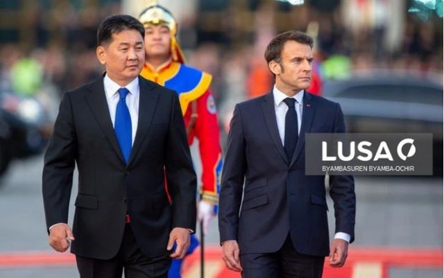Tổng thống Pháp lần đầu thăm Mông Cổ - Ảnh 2.