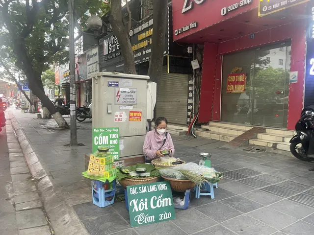 “Hô biến” trạm biến áp, bốt điện thành nơi kinh doanh, sinh hoạt - Ảnh 1.