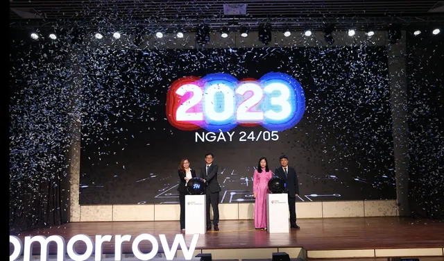 Khởi động cuộc thi Solve for Tomorrow 2023 dành cho học sinh miền Trung - Ảnh 1.