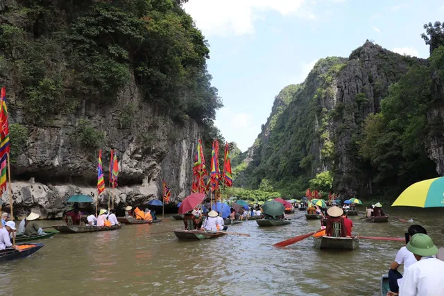 Khu du lịch Tam Cốc - Bích Động tạm dừng đón khách - Ảnh 4.