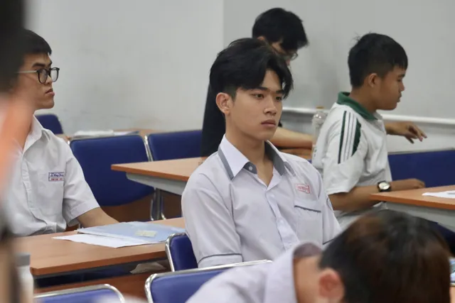 Hơn 44.000 thí sinh thi đánh giá năng lực đợt 2 của ĐH Quốc gia TP Hồ Chí Minh - Ảnh 4.