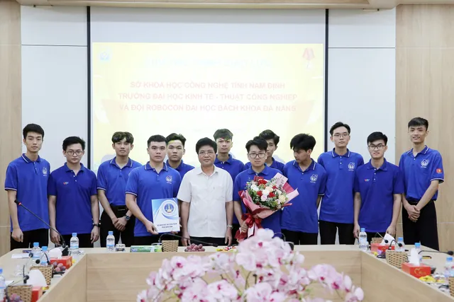 Sở Khoa học và Công nghệ tỉnh Nam Định giao lưu với các đội tuyển Robocon Việt Nam 2023 - Ảnh 13.