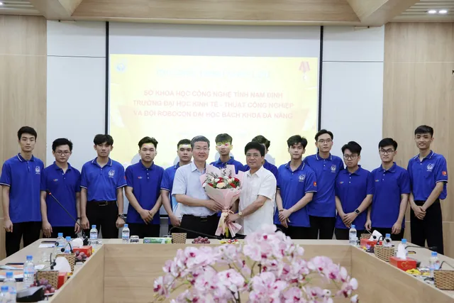 Sở Khoa học và Công nghệ tỉnh Nam Định giao lưu với các đội tuyển Robocon Việt Nam 2023 - Ảnh 14.