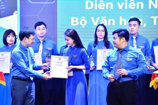 Diễn viên Việt tuần qua: Hồng Diễm diện áo tắm, Quỳnh Kool hoá nữ sinh trở lại trường xưa - Ảnh 25.