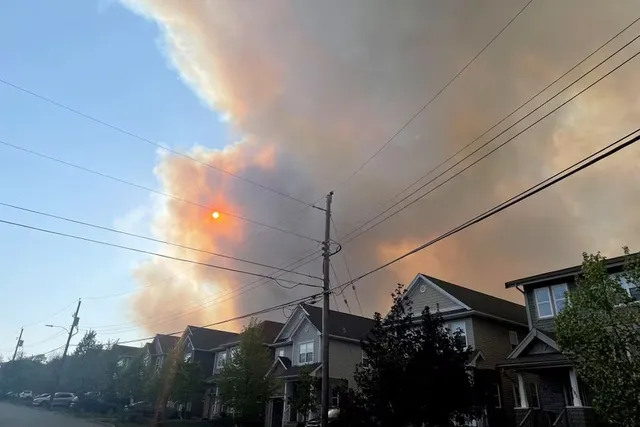 Canada: Cháy rừng nghiêm trọng ở Halifax, hàng nghìn hộ gia đình phải sơ tán - Ảnh 2.