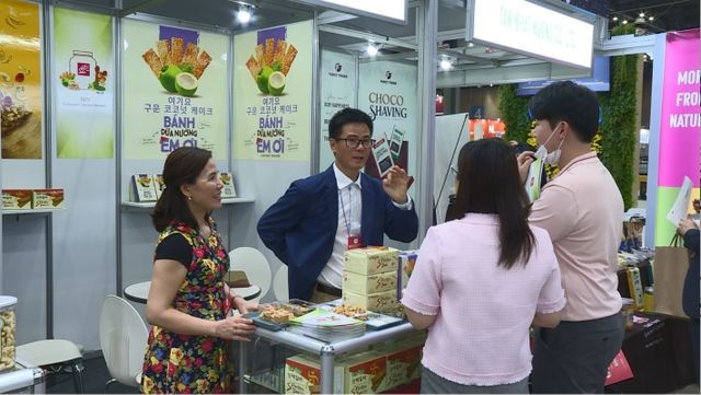 Nông sản, thực phẩm Việt Nam hút khách tại Triển lãm Seoul Food 2023 - Ảnh 1.