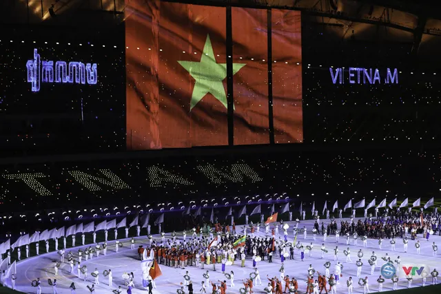 ẢNH: Lễ khai mạc SEA Games 32 – bữa tiệc ánh sáng, lung linh sắc màu - Ảnh 17. ẢNH: Lễ khai mạc SEA Games 32 – bữa tiệc ánh sáng, lung linh sắc màu - Ảnh 17.