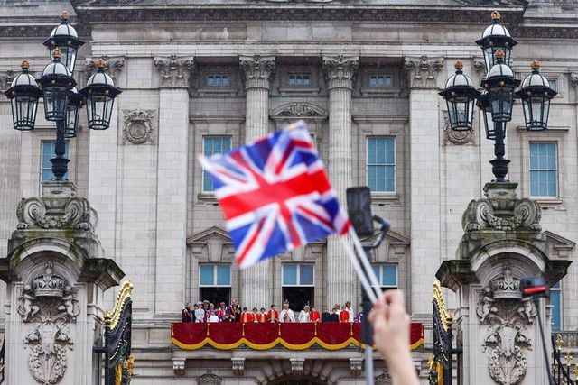 Lãnh đạo thế giới chúc mừng Vua Charles III, Hoàng hậu Camilla đăng quang - Ảnh 13.