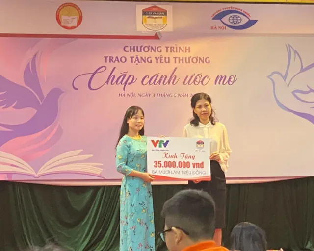 Trao tặng yêu thương - Chắp cánh ước mơ trao 35 triệu đồng và nhiều phần quà cho học sinh Trường PTCS Nguyễn Đình Chiểu - Ảnh 1.