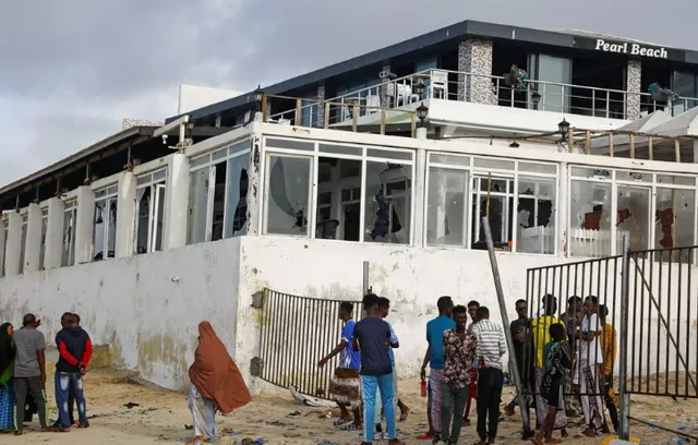 9 người thiệt mạng trong vụ tấn công nhà hàng nổi tiếng ở thủ đô Somalia - Ảnh 3.