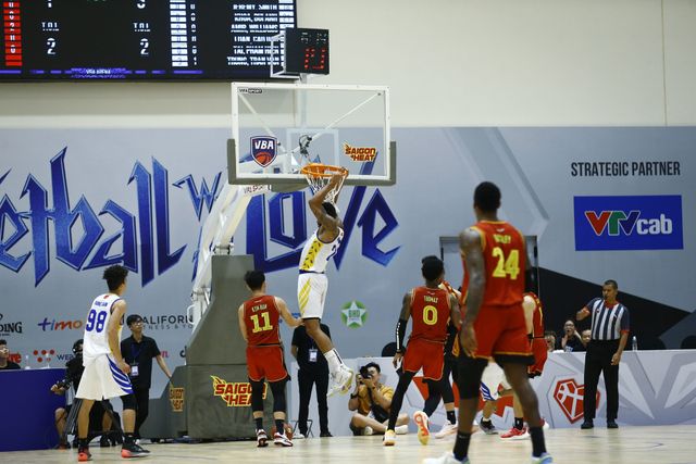 VBA 2023 - Game 9: Chiến thắng dễ dàng ở trận derby cho Saigon Heat   - Ảnh 1.