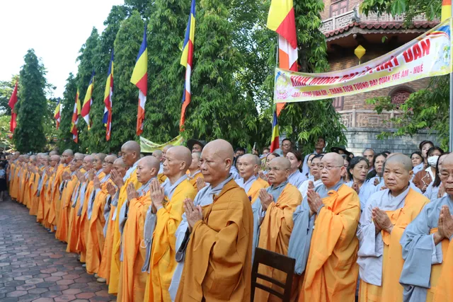 Lan tỏa yêu thương mùa Phật đản - Ảnh 3.