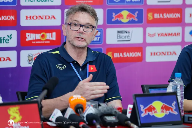 HLV Philippe Troussier: “Tôi hài lòng vì đội vừa thắng, vừa đạt mục tiêu về cách thắng”  - Ảnh 1.