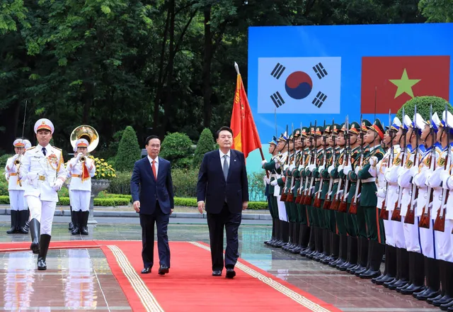 Tổng thống Hàn Quốc: Việt Nam là đối tác trọng tâm và hướng ưu tiên trong việc triển khai chính sách tại khu vực - Ảnh 9.