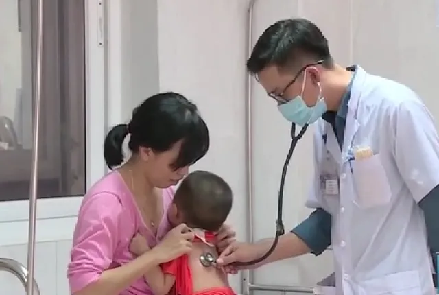 Thành phố Hồ Chí Minh tiếp cận được thuốc điều trị tay chân miệng - Ảnh 1.