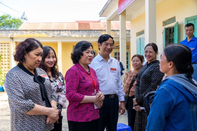 Thí sinh miền núi ở xa được đưa đón đến Điểm thi, ở quá xa được hỗ trợ bán trú - Ảnh 2.