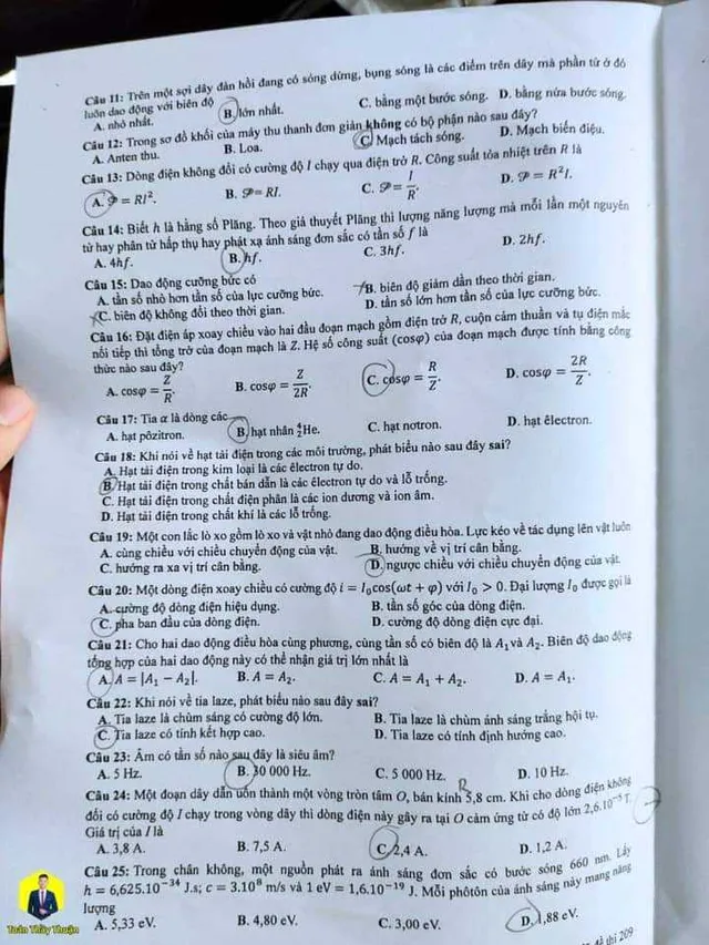 Đề thi và gợi ý đáp án môn Vật lý Kỳ thi tốt nghiệp THPT 2023 - Ảnh 2.