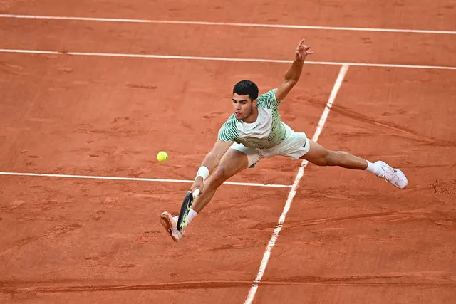 Djokovic và Alcaraz tiến vào vòng 4 Pháp mở rộng - Ảnh 2.