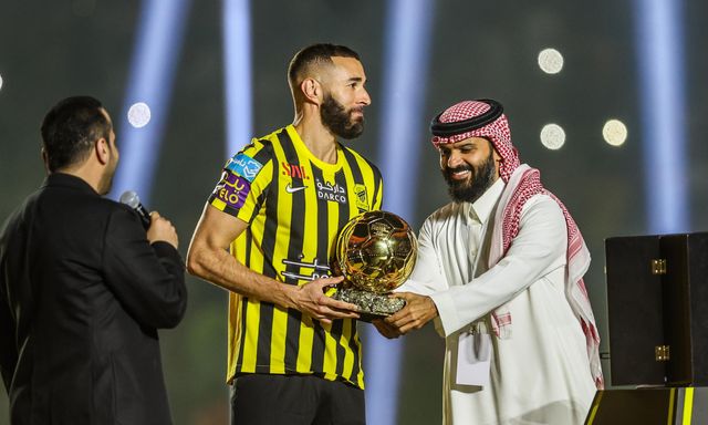 Benzema ra mắt Al Ittihad trong buổi lễ hoành tráng - Ảnh 3.