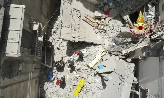 Sập tòa nhà tại Italy, 3 người sống sót được giải cứu khỏi đống đổ nát - Ảnh 1.