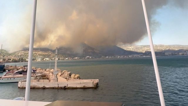 Cháy rừng bùng phát ở Hy Lạp, hàng nghìn người phải sơ tán - Ảnh 2.