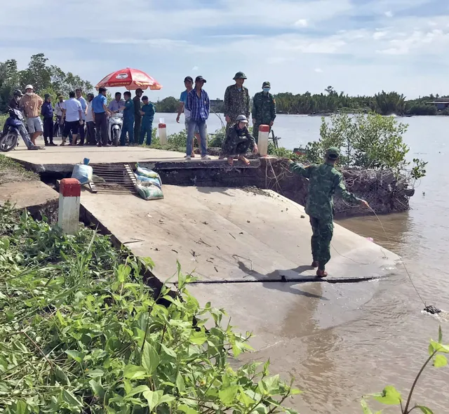 Sạt lở bờ sông, bờ biển liên tiếp xảy ra ở ĐBSCL - Ảnh 1.