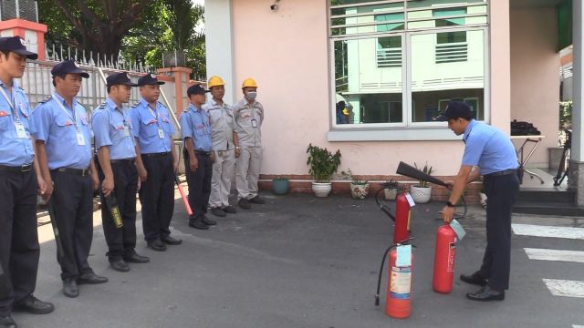 Phát triển mô hình Đội công nhân xung kích bảo vệ ANTT tại khu công nghiệp - Ảnh 2.