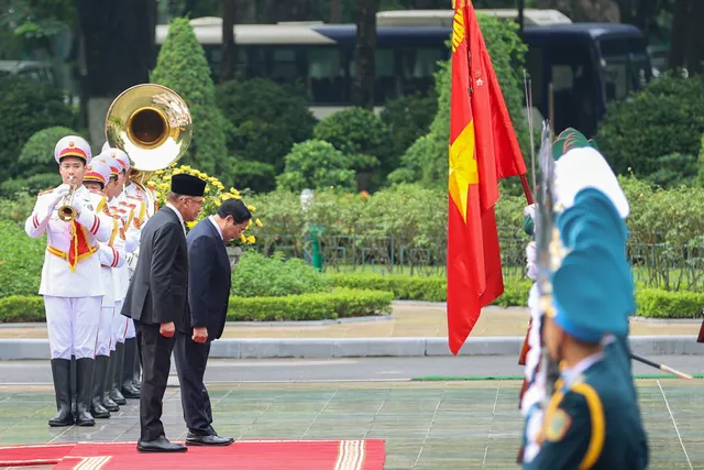 Thủ tướng chủ trì lễ đón Thủ tướng Malaysia thăm chính thức Việt Nam - Ảnh 2.