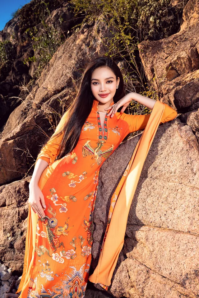 Thí sinh Miss World Vietnam 2023 khoe nét duyên dáng trước đêm Chung kết - Ảnh 2.