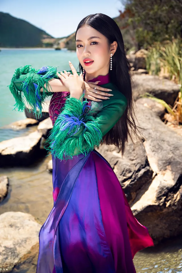 Thí sinh Miss World Vietnam 2023 khoe nét duyên dáng trước đêm Chung kết - Ảnh 1.