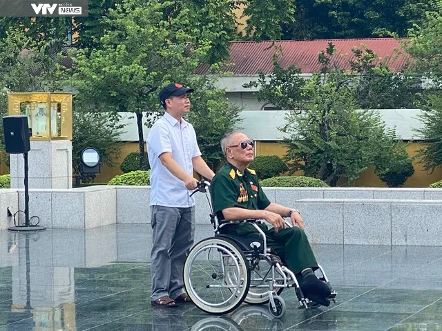 Lễ dâng hương kỷ niệm 76 năm ngày Thương binh Liệt sĩ 27/7 - Ảnh 6. Lễ dâng hương kỷ niệm 76 năm ngày Thương binh Liệt sĩ 27/7 - Ảnh 6.