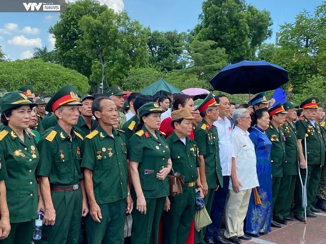Lễ dâng hương kỷ niệm 76 năm ngày Thương binh Liệt sĩ 27/7 - Ảnh 5. Lễ dâng hương kỷ niệm 76 năm ngày Thương binh Liệt sĩ 27/7 - Ảnh 5.