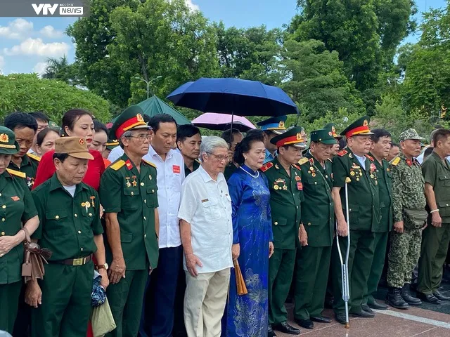 Lễ dâng hương kỷ niệm 76 năm ngày Thương binh Liệt sĩ 27/7 - Ảnh 4. Lễ dâng hương kỷ niệm 76 năm ngày Thương binh Liệt sĩ 27/7 - Ảnh 4.