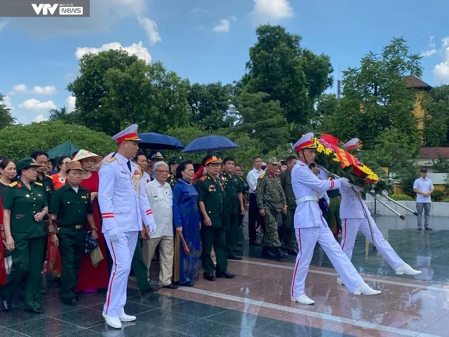 Lễ dâng hương kỷ niệm 76 năm ngày Thương binh Liệt sĩ 27/7 - Ảnh 3. Lễ dâng hương kỷ niệm 76 năm ngày Thương binh Liệt sĩ 27/7 - Ảnh 3.