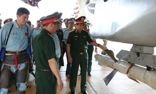 Đại tướng Phan Văn Giang kiểm tra, làm việc tại Quân chủng Phòng không - Không quân và Bộ Tư lệnh Quân đoàn 2 - Ảnh 4.