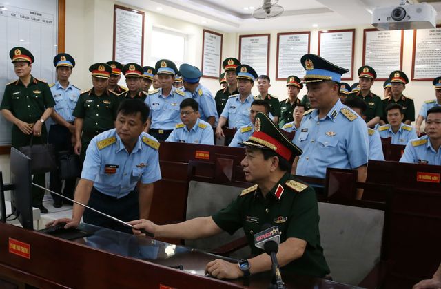 Đại tướng Phan Văn Giang kiểm tra, làm việc tại Quân chủng Phòng không - Không quân và Bộ Tư lệnh Quân đoàn 2 - Ảnh 6.