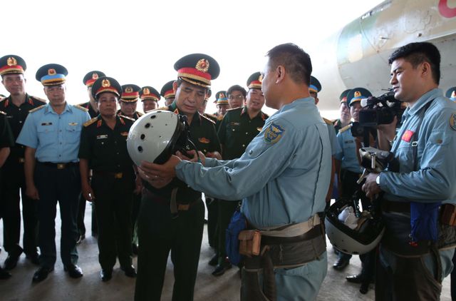 Đại tướng Phan Văn Giang kiểm tra, làm việc tại Quân chủng Phòng không - Không quân và Bộ Tư lệnh Quân đoàn 2 - Ảnh 8.