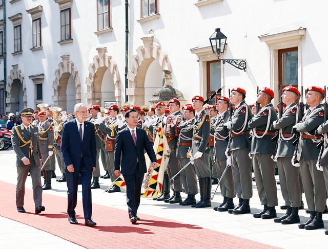 Lễ đón chính thức Chủ tịch nước Võ Văn Thưởng thăm CH Áo - Ảnh 1.