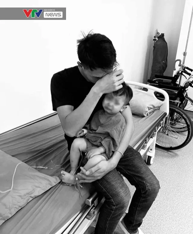 Ca đại phẫu cứu em bé Hmông bị dị tật không có hậu môn và những khoảnh khắc khó quên - Ảnh 5. Ca đại phẫu cứu em bé Hmông bị dị tật không có hậu môn và những khoảnh khắc khó quên - Ảnh 5.