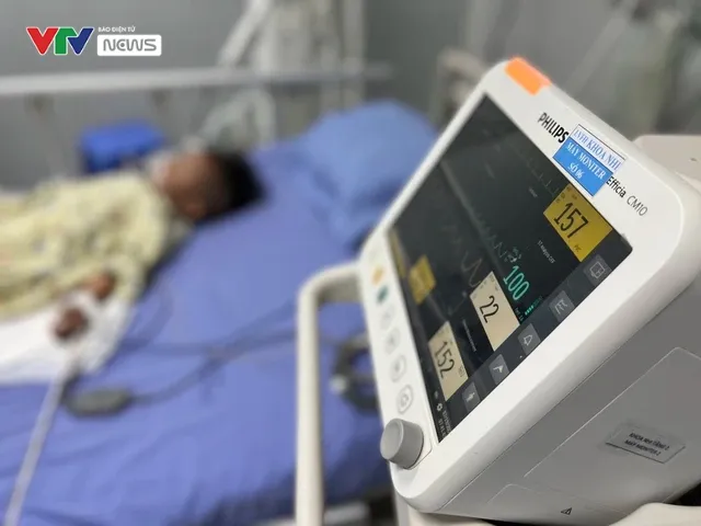 Ca đại phẫu cứu em bé Hmông bị dị tật không có hậu môn và những khoảnh khắc khó quên - Ảnh 8. Ca đại phẫu cứu em bé Hmông bị dị tật không có hậu môn và những khoảnh khắc khó quên - Ảnh 8.