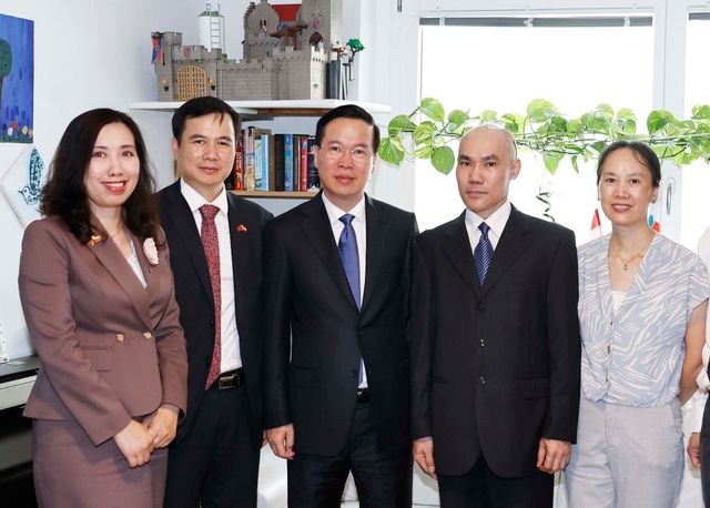 Chủ tịch nước Võ Văn Thưởng thăm gia đình Tiến sĩ vật lý người Việt tại Áo - Ảnh 1.