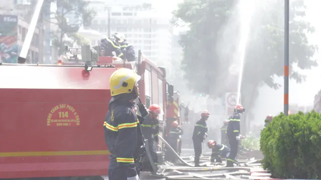 TP Hồ Chí Minh: Gần 10.000 người diễn tập chữa cháy ở tòa nhà siêu cao tầng - Ảnh 4. TP Hồ Chí Minh: Gần 10.000 người diễn tập chữa cháy ở tòa nhà siêu cao tầng - Ảnh 4.