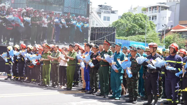 TP Hồ Chí Minh: Gần 10.000 người diễn tập chữa cháy ở tòa nhà siêu cao tầng - Ảnh 9. TP Hồ Chí Minh: Gần 10.000 người diễn tập chữa cháy ở tòa nhà siêu cao tầng - Ảnh 9.