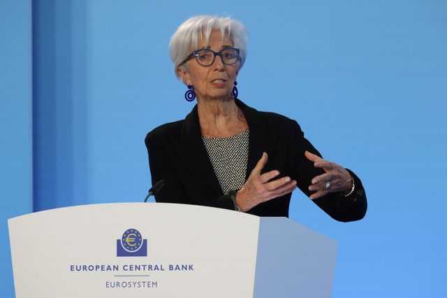 Chủ tịch ECB: Cuộc chiến chống lạm phát vẫn rất cam go - Ảnh 1.