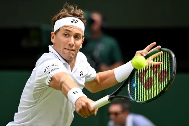 Casper Ruud bất ngờ dừng bước tại vòng 2 Wimbledon - Ảnh 1. Casper Ruud bất ngờ dừng bước tại vòng 2 Wimbledon - Ảnh 1.