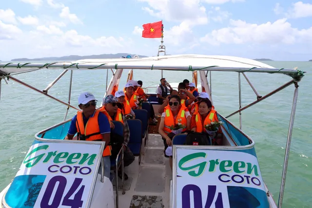 Đảo Cô Tô đón chuyến bay thương mại bằng thủy phi cơ đầu tiên - Ảnh 2.