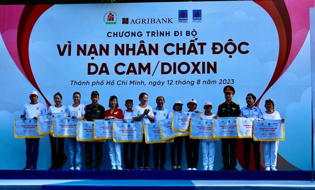 TP Hồ Chí Minh: 5.000 người đi bộ đồng hành vì nạn nhân chất độc da cam/dioxin - Ảnh 1.