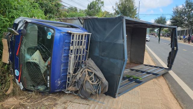 Ô tô gây tai nạn liên hoàn ở Đà Lạt làm 2 sinh viên tử vong - Ảnh 1.