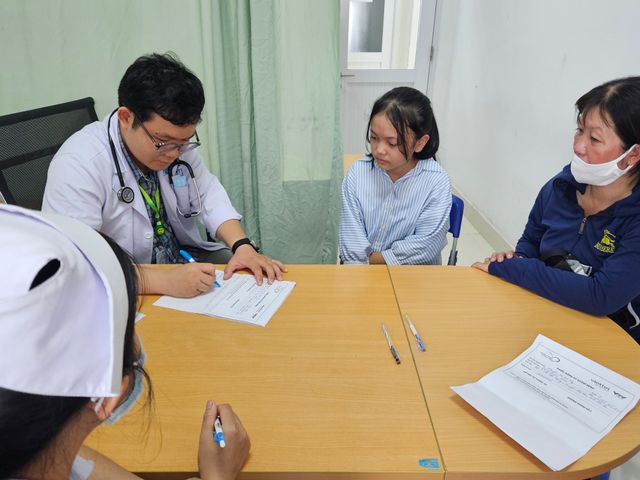 Hơn 600 trẻ em được khám sàng lọc bệnh tim bẩm sinh tại tỉnh Bến Tre - Ảnh 1.